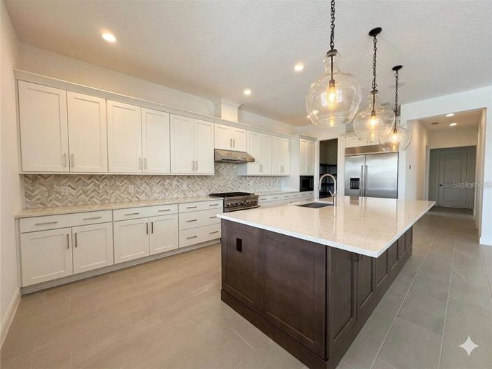 Image No.8-6 Bed House for sale