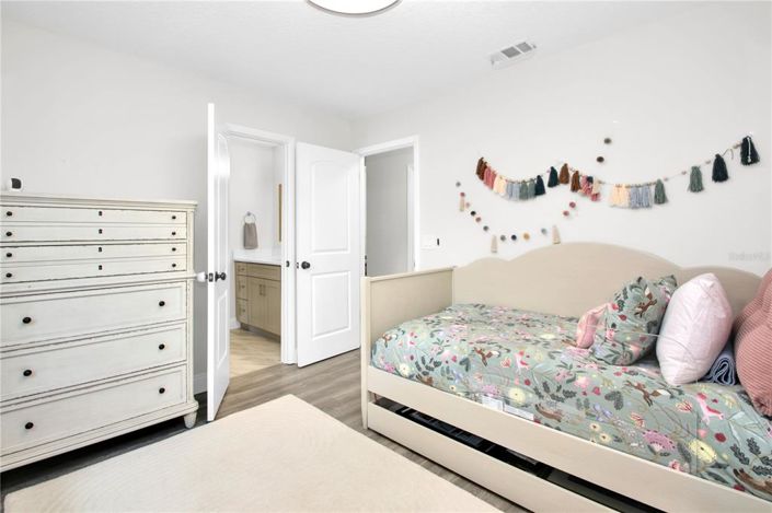 Image No.27-4 Bed House for sale