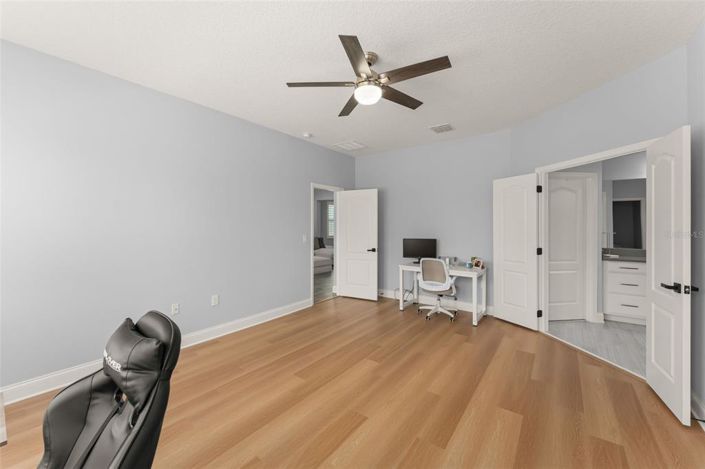 Image No.25-4 Bed House for sale