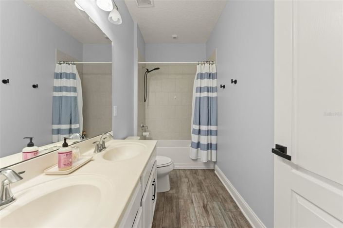 Image No.40-4 Bed House for sale