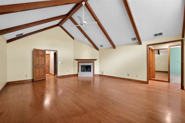 Image No.19-4 Bed House for sale