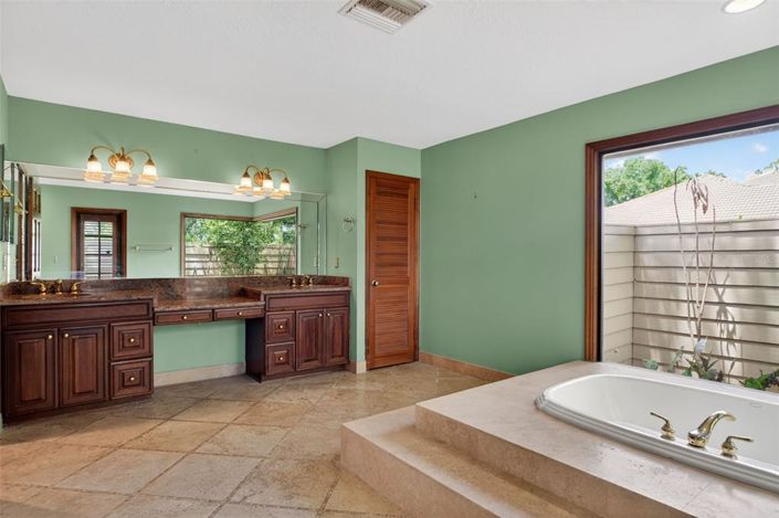 Image No.33-4 Bed House for sale