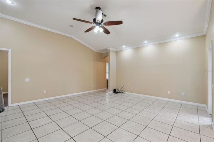 Image No.12-5 Bed House for sale