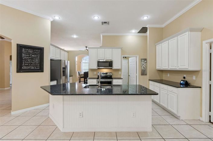 Image No.20-5 Bed House for sale
