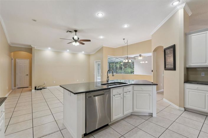 Image No.24-5 Bed House for sale