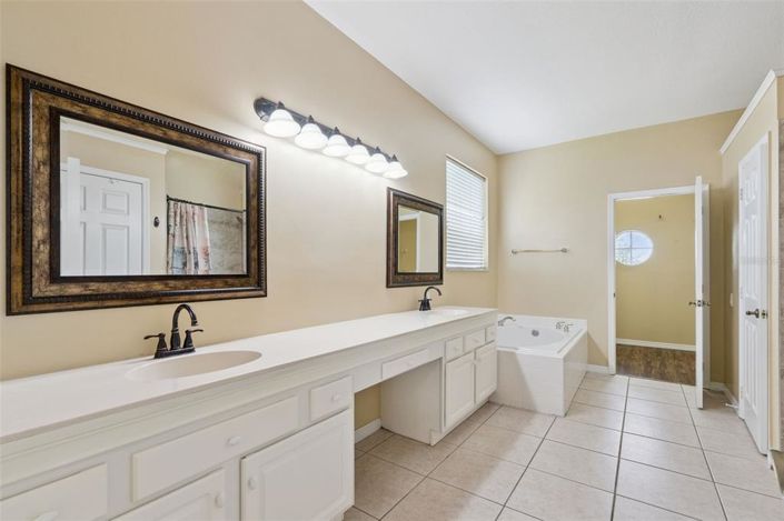 Image No.34-5 Bed House for sale