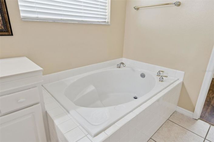 Image No.36-5 Bed House for sale