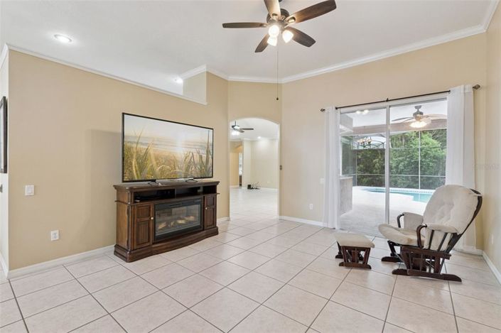 Image No.8-5 Bed House for sale