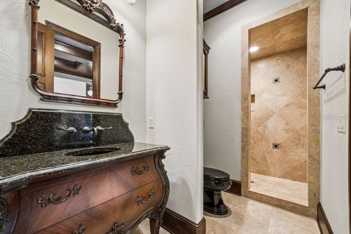 Image No.34-5 Bed House for sale