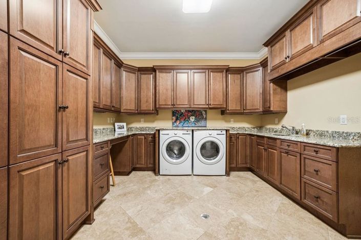Image No.50-5 Bed House for sale