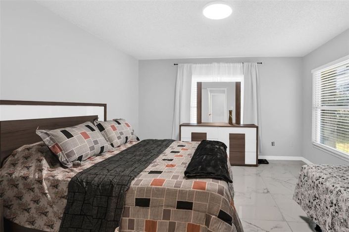 Image No.17-2 Bed House for sale