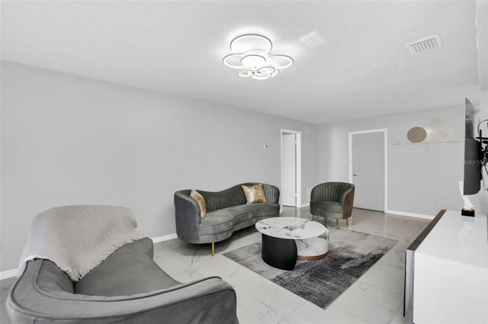 Image No.4-2 Bed House for sale