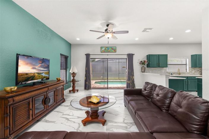 Image No.18-6 Bed House for sale