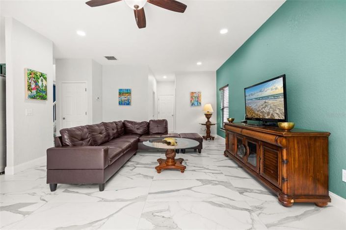 Image No.20-6 Bed House for sale