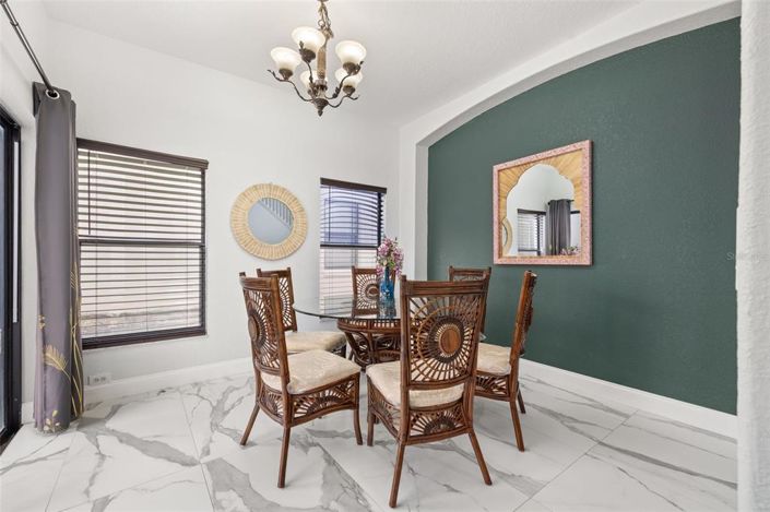 Image No.23-6 Bed House for sale