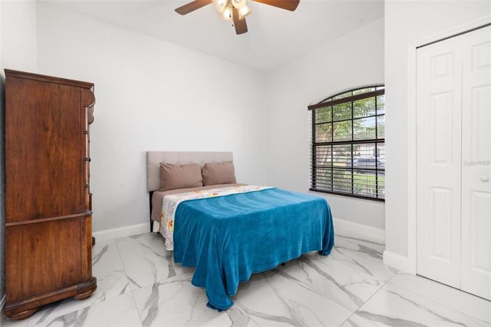 Image No.26-6 Bed House for sale