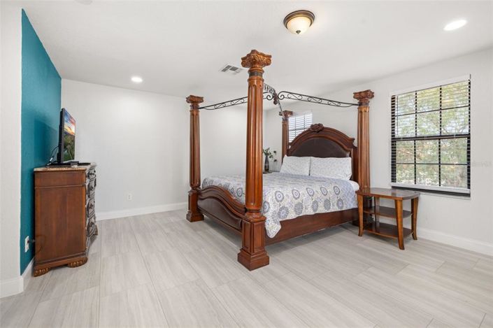Image No.32-6 Bed House for sale