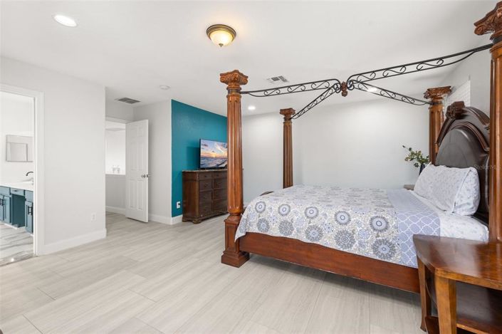 Image No.34-6 Bed House for sale
