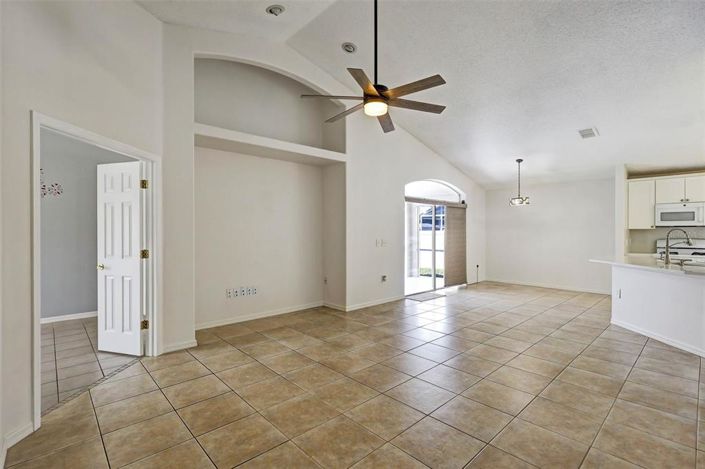 Image No.15-4 Bed House for sale