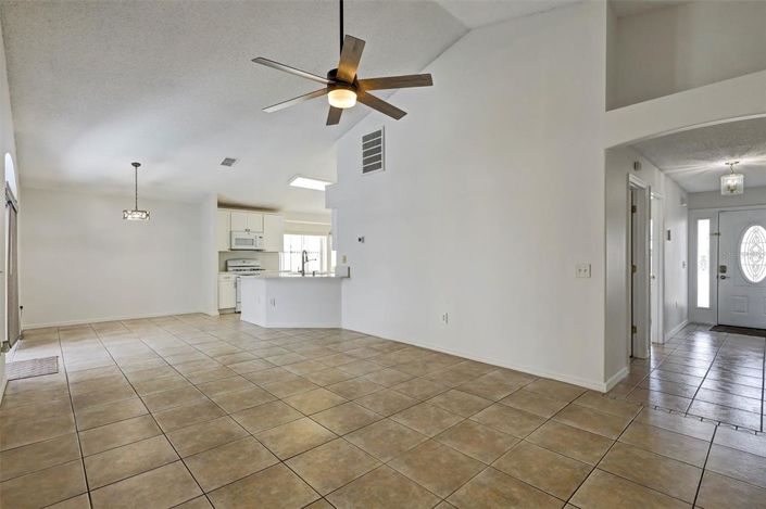 Image No.16-4 Bed House for sale