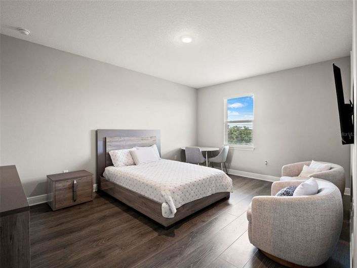 Image No.41-6 Bed House for sale