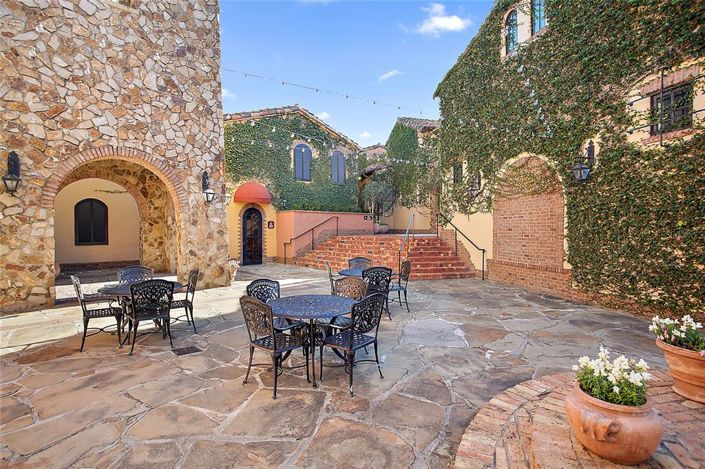 Image No.56-6 Bed House for sale