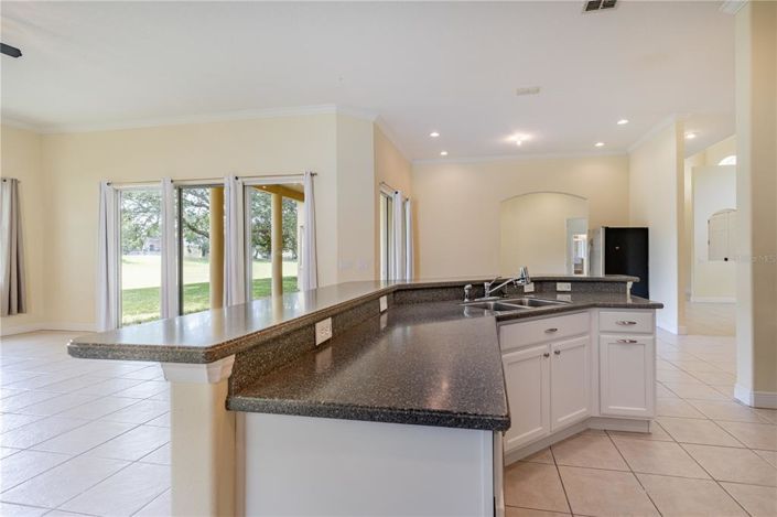 Image No.40-5 Bed House for sale