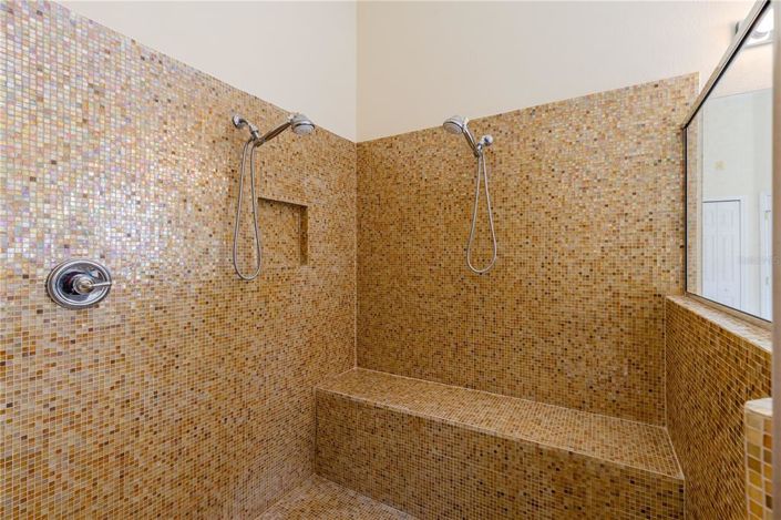Image No.56-5 Bed House for sale