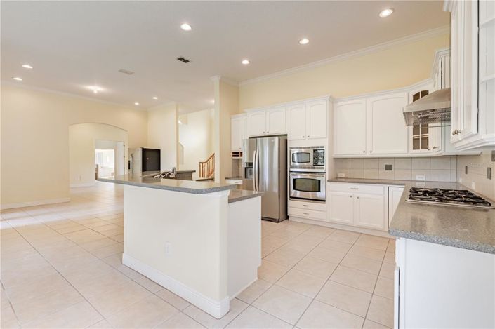 Image No.6-5 Bed House for sale