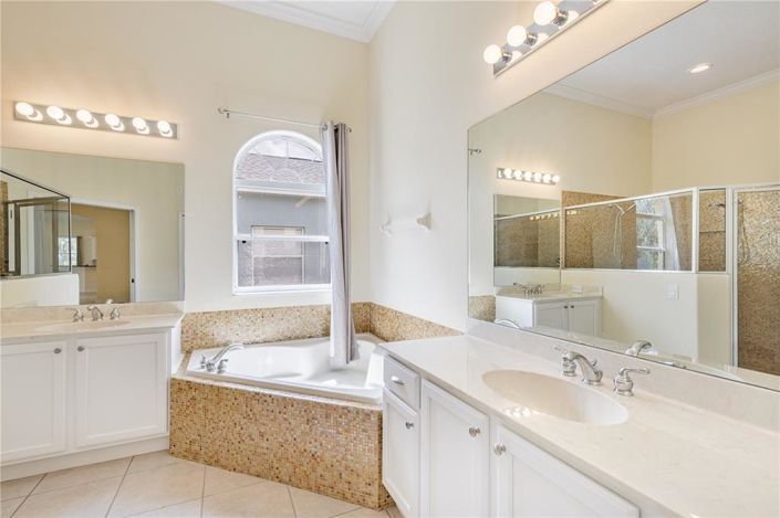 Image No.7-5 Bed House for sale