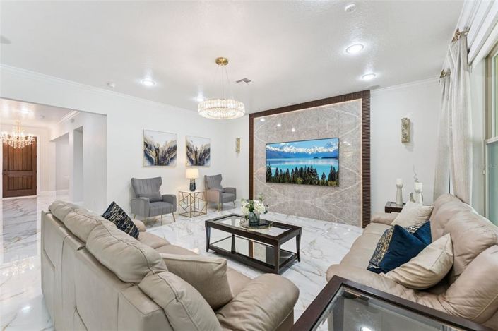 Image No.5-5 Bed House for sale