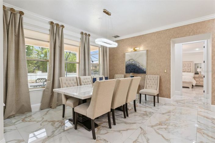 Image No.7-5 Bed House for sale