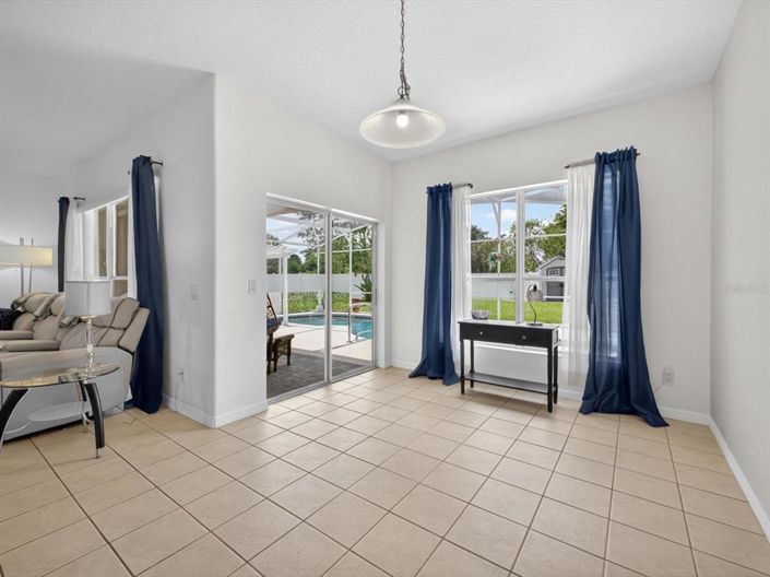 Image No.20-5 Bed House for sale