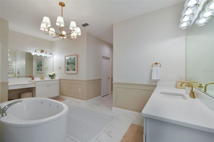 Image No.38-5 Bed House for sale
