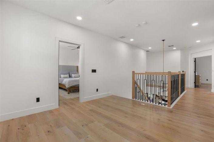 Image No.30-6 Bed House for sale