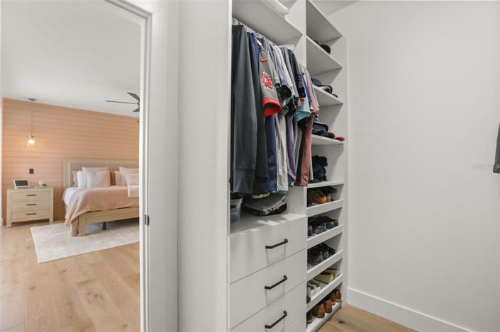 Image No.36-6 Bed House for sale