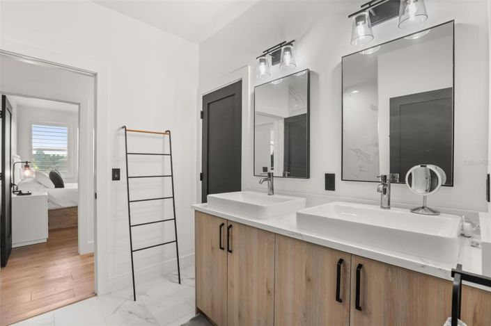 Image No.48-6 Bed House for sale