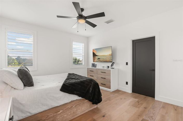 Image No.52-6 Bed House for sale