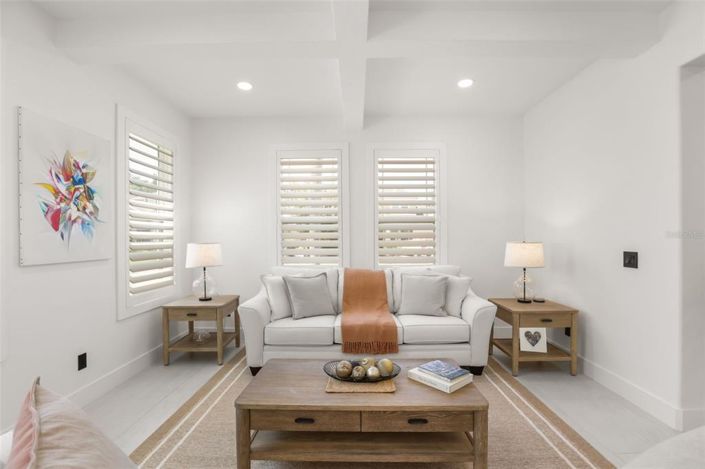Image No.7-6 Bed House for sale