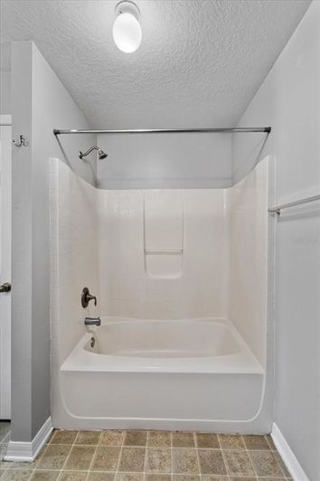 Image No.18-4 Bed House for sale