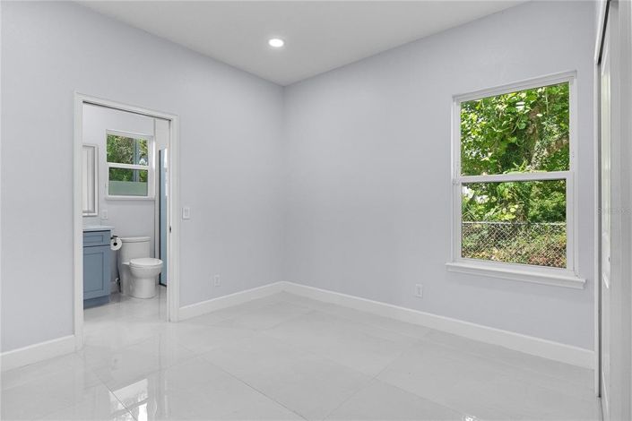 Image No.14-4 Bed House for sale