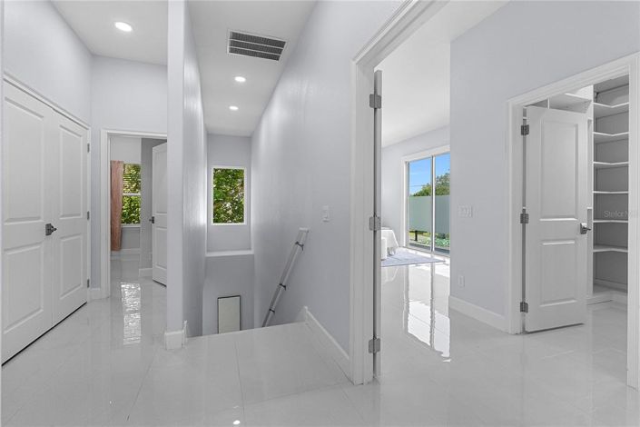 Image No.17-4 Bed House for sale