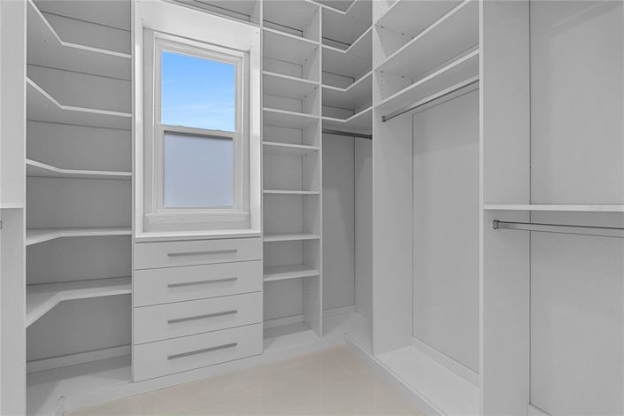 Image No.21-4 Bed House for sale