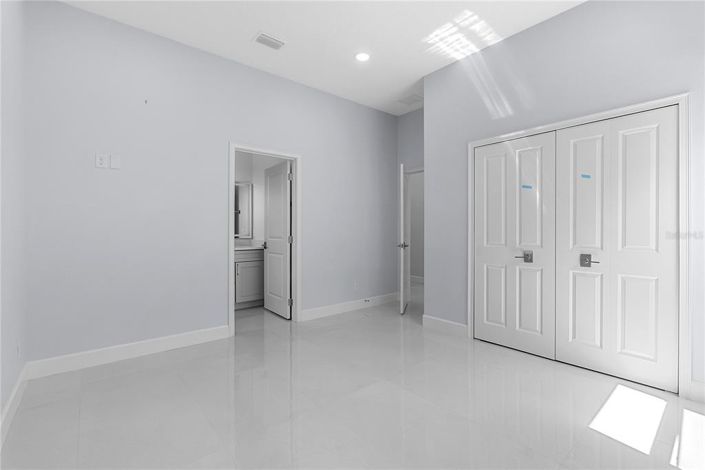 Image No.25-4 Bed House for sale
