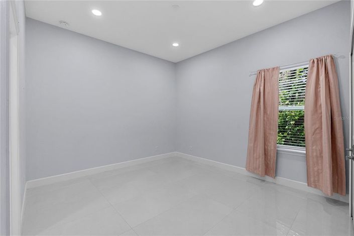 Image No.27-4 Bed House for sale