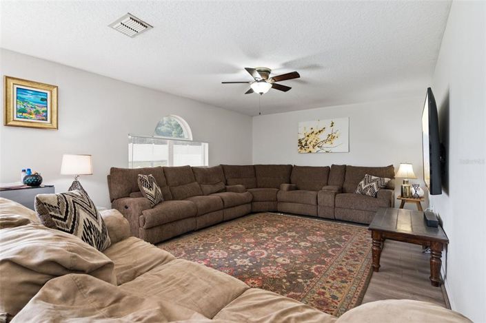 Image No.17-5 Bed House for sale