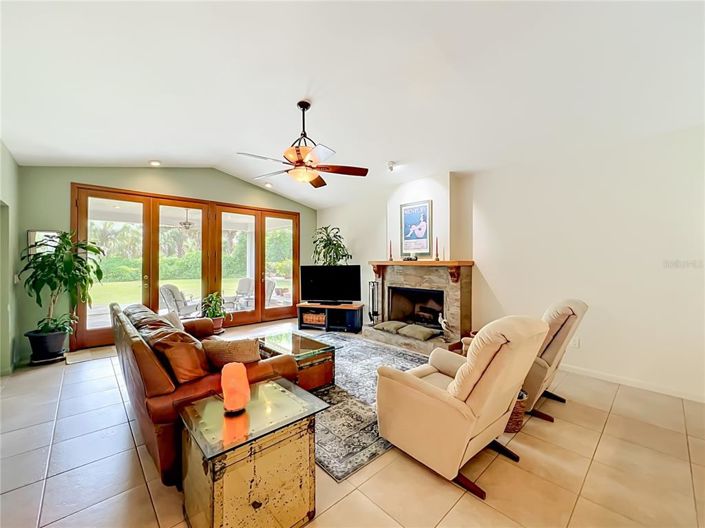 Image No.11-3 Bed House for sale