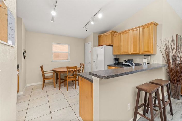 Image No.8-5 Bed House for sale