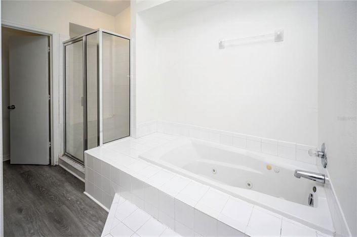 Image No.14-4 Bed Townhouse for sale