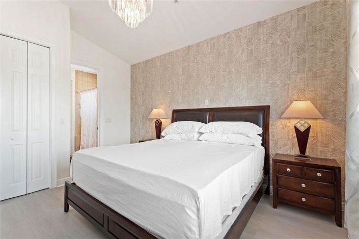 Image No.35-5 Bed House for sale